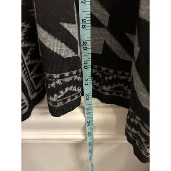 Jealous Tomato houndstooth / Aztec sweater Poncho One size fits all - Picture 5 of 5